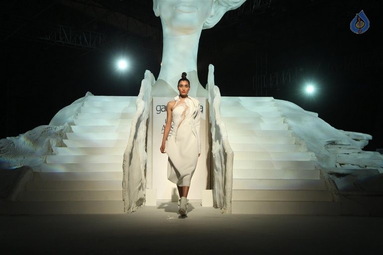 LFW Winter Festive 2015 Grand Finale - 32 / 42 photos