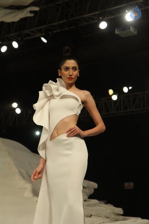 LFW Winter Festive 2015 Grand Finale - 33 / 42 photos