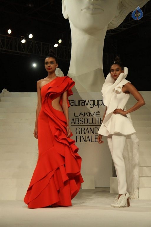 LFW Winter Festive 2015 Grand Finale - 39 / 42 photos