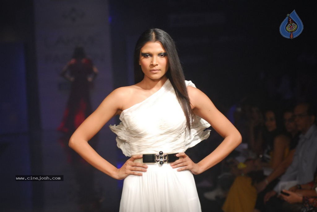 LFW Winter Festive Day 4 Shows - 2 / 109 photos