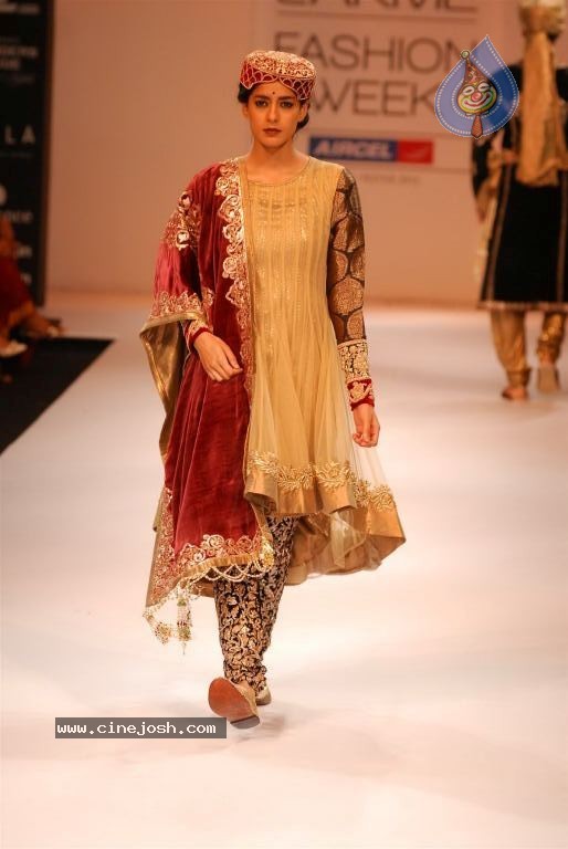 LFW Winter Festive Day 4 Shows - 16 / 109 photos