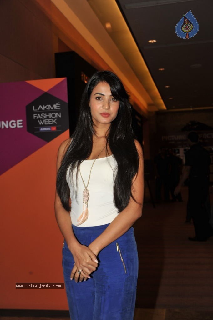 LFW Winter Festive Day 4 Shows - 91 / 109 photos