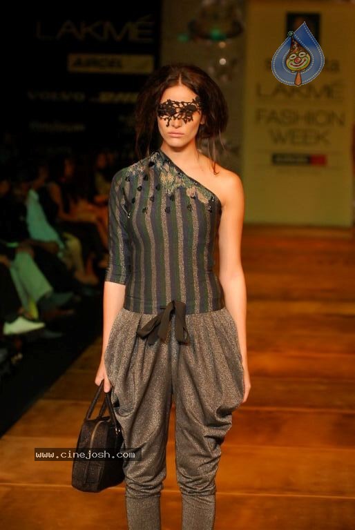 LFW Winter Festive Day 4 Shows - 94 / 109 photos