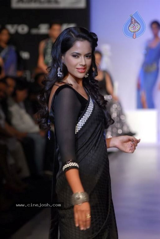 LFW Winter Festive Day 5 All Shows - 26 / 152 photos