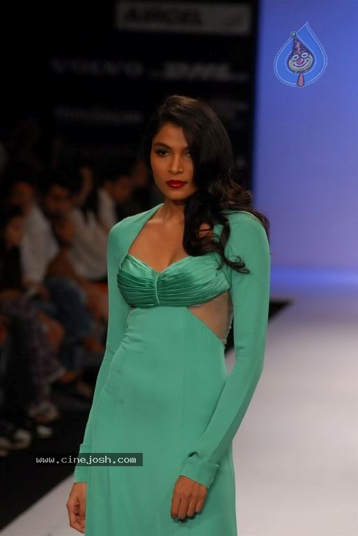 LFW Winter Festive Day 5 All Shows - 28 / 152 photos