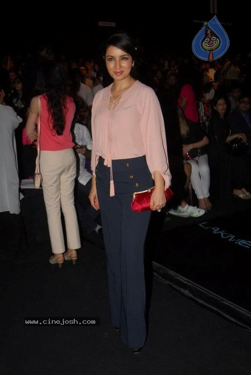 LFW Winter Festive Fashion Show - 19 / 152 photos