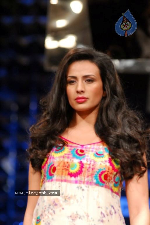 LFW Winter Festive Fashion Show - 96 / 152 photos