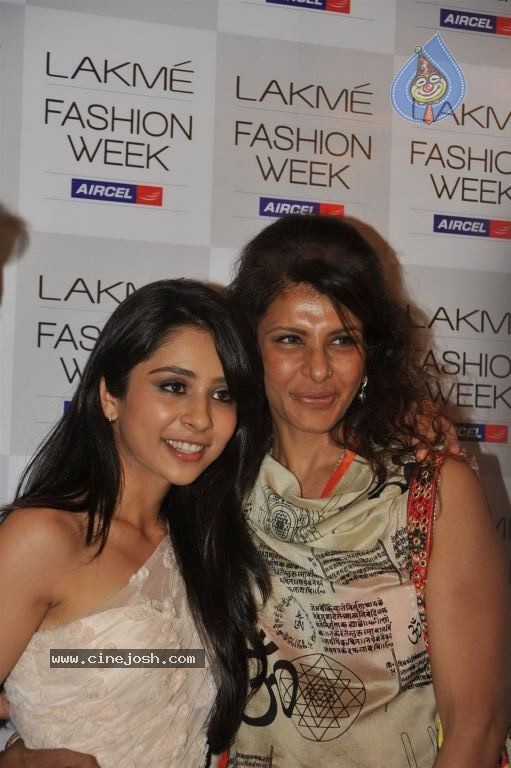 LFW Winter Festive Fashion Show - 143 / 152 photos