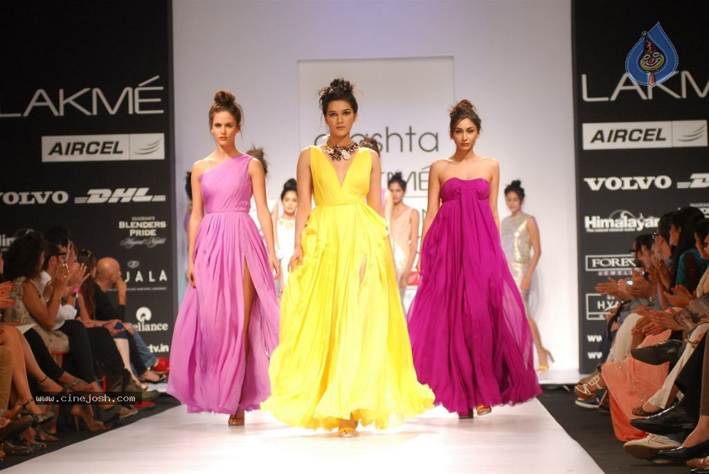 LFW Winter Festive Fashion Show - 144 / 152 photos