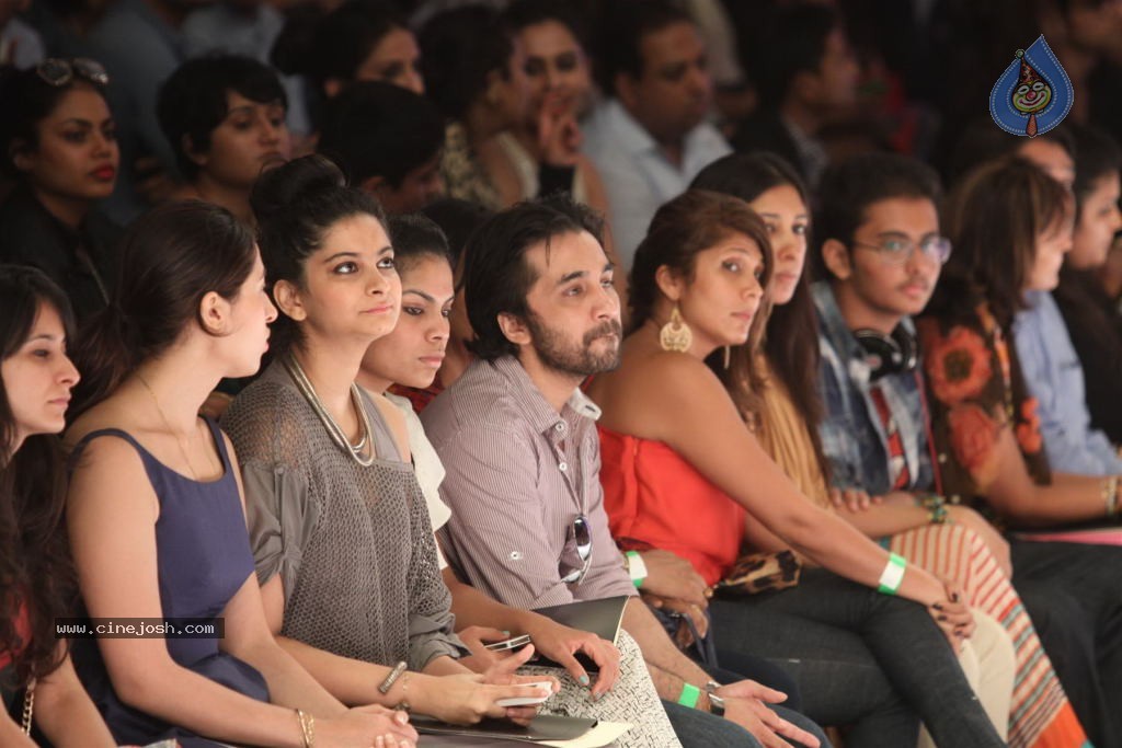 LFW Winter Festive Fashion Show - 150 / 152 photos