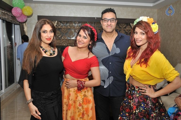 Liza Malik Birthday Bash - 7 / 16 photos