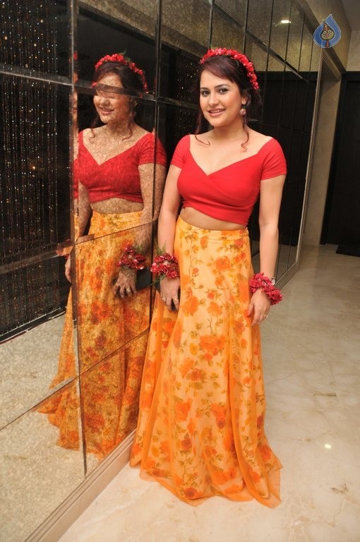 Liza Malik Birthday Bash - 12 / 16 photos