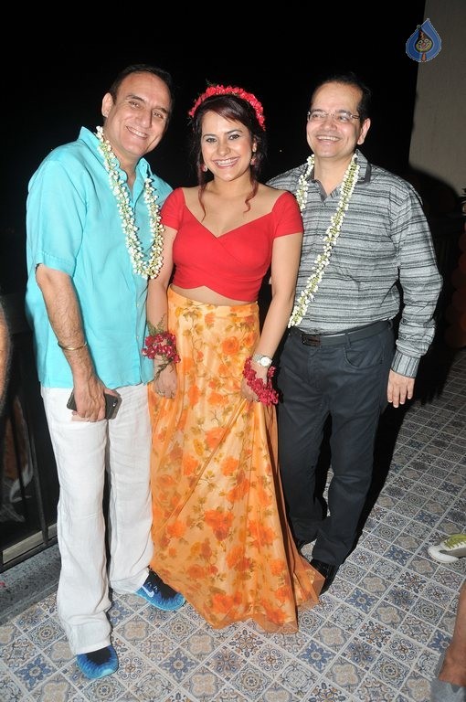 Liza Malik Birthday Bash - 15 / 16 photos