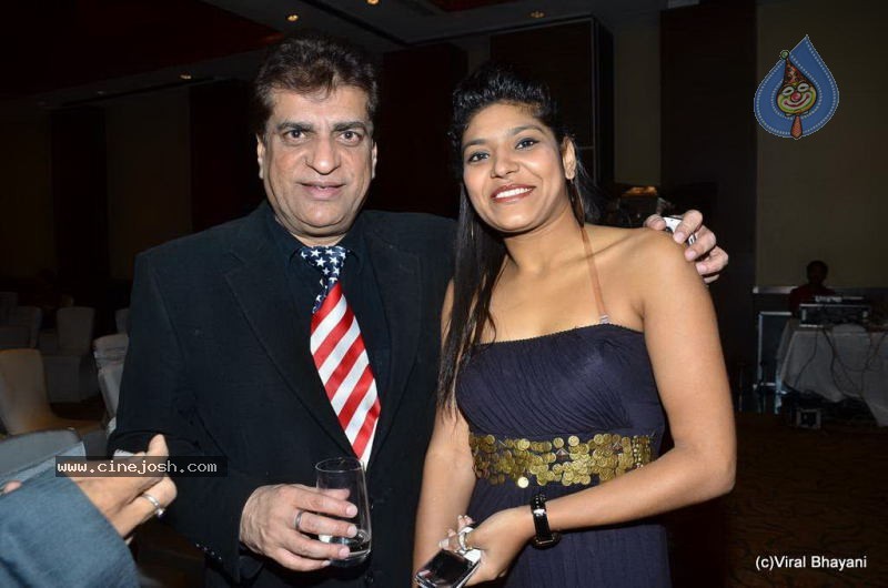 Liza Mallik Big Bhojpuri Debut with Manoj Tiwari - 47 / 88 photos