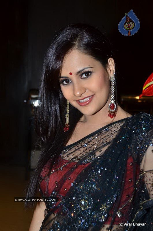Liza Mallik Big Bhojpuri Debut with Manoj Tiwari - 60 / 88 photos
