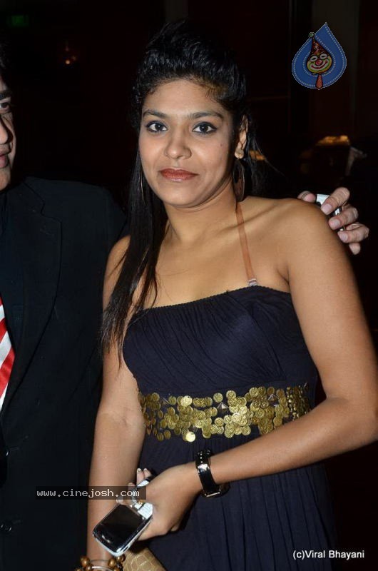 Liza Mallik Big Bhojpuri Debut with Manoj Tiwari - 81 / 88 photos