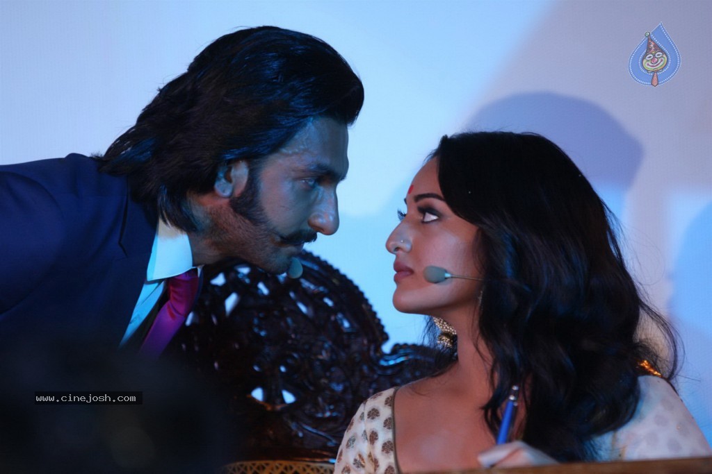 Lootera Film 1st Look Launch - 7 / 34 photos