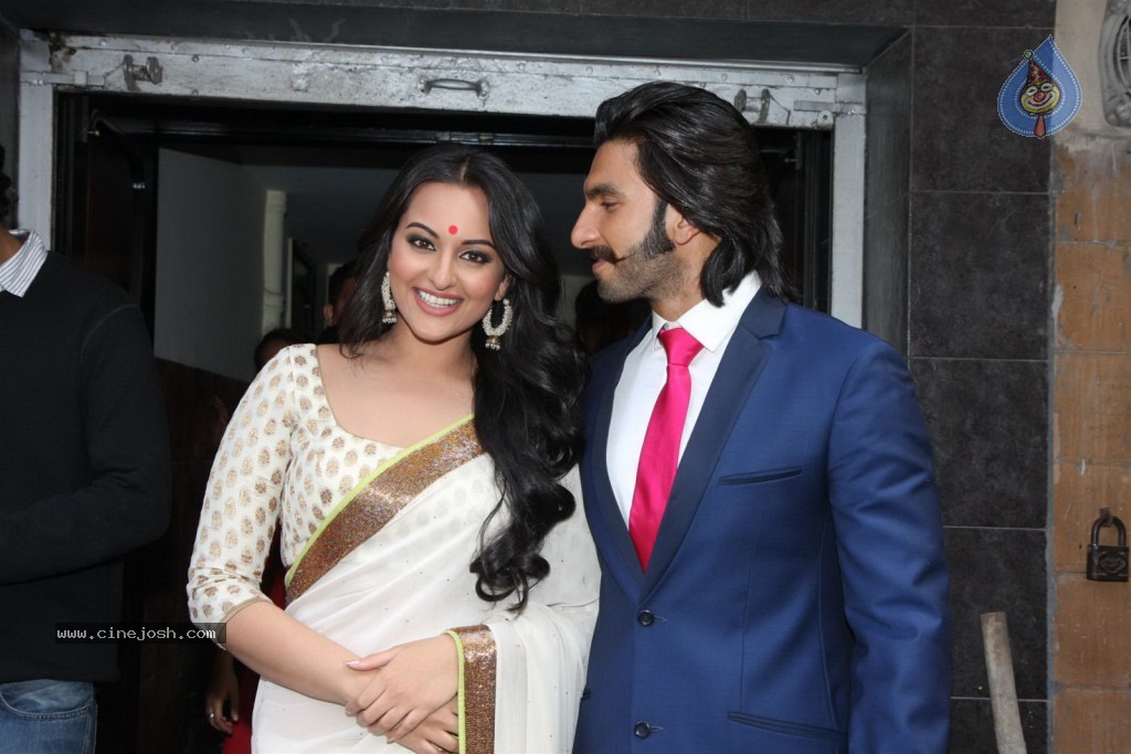 Lootera Film 1st Look Launch - 24 / 34 photos