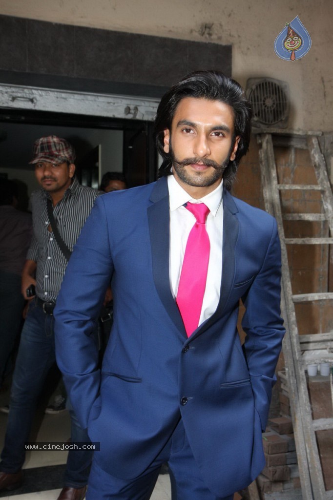 Lootera Film 1st Look Launch - 26 / 34 photos