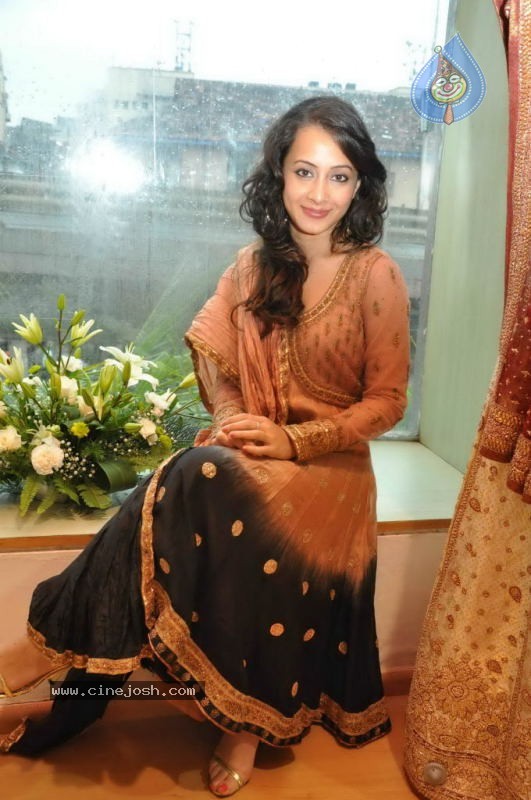 Love Breakups Zindagi Cast at Ritu Kumar Store - 4 / 26 photos