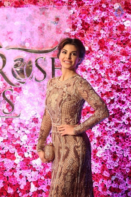 Lux Golden Awards Red Carpet 1 - 12 / 27 photos