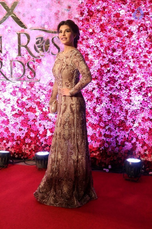 Lux Golden Awards Red Carpet 1 - 13 / 27 photos