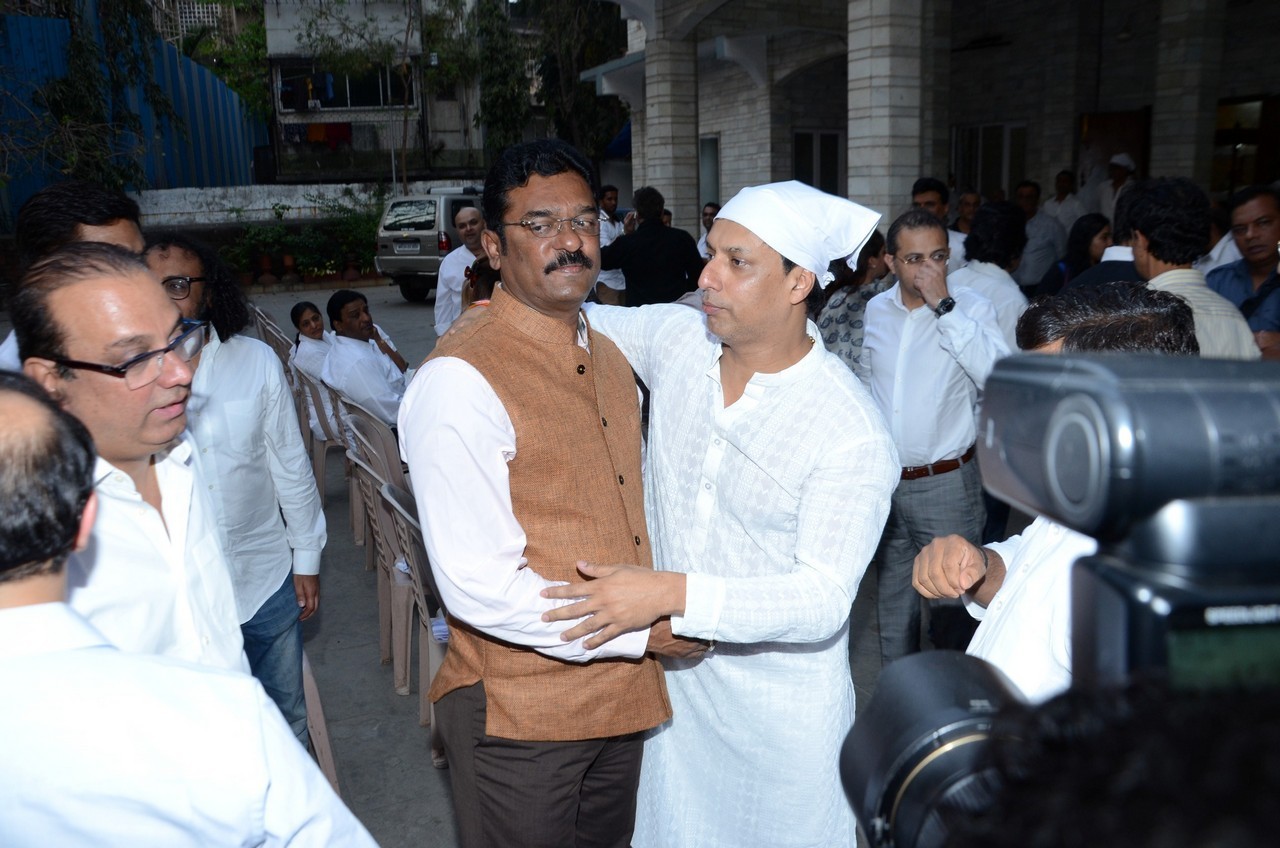 Madhur Bhandarkar Mother Condolence Meet - 18 / 85 photos
