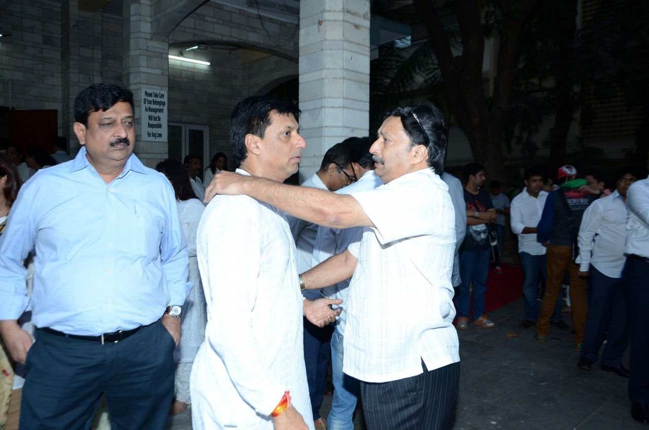 Madhur Bhandarkar Mother Condolence Meet - 26 / 85 photos