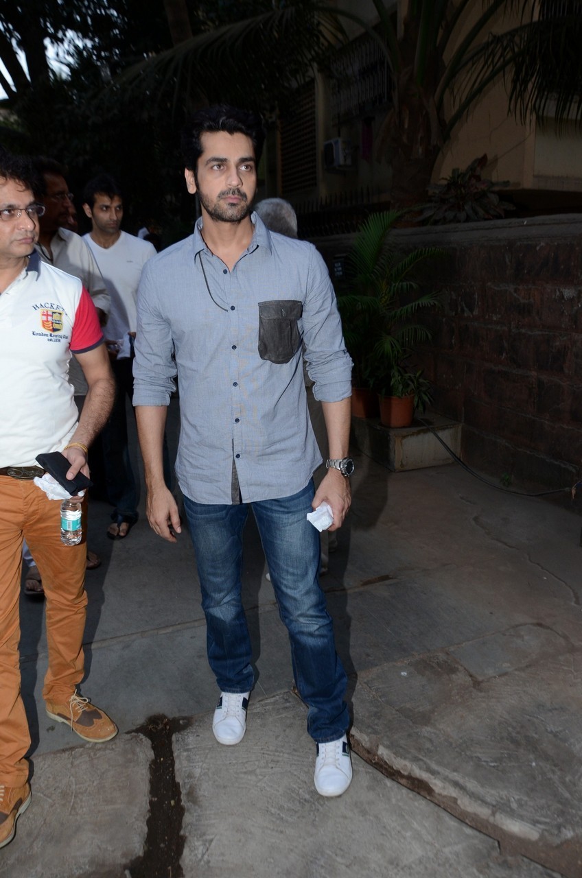 Madhur Bhandarkar Mother Condolence Meet - 27 / 85 photos