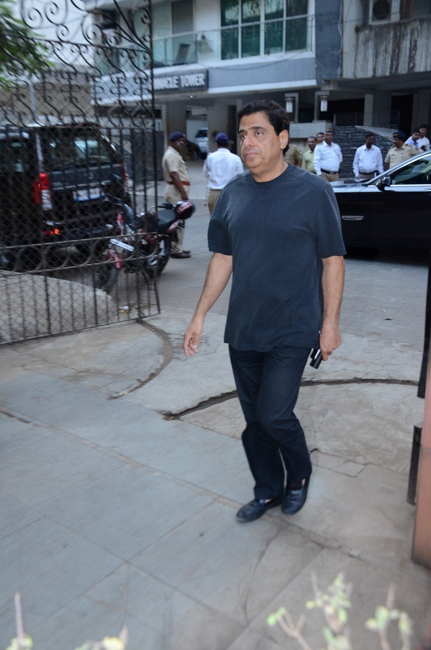 Madhur Bhandarkar Mother Condolence Meet - 35 / 85 photos