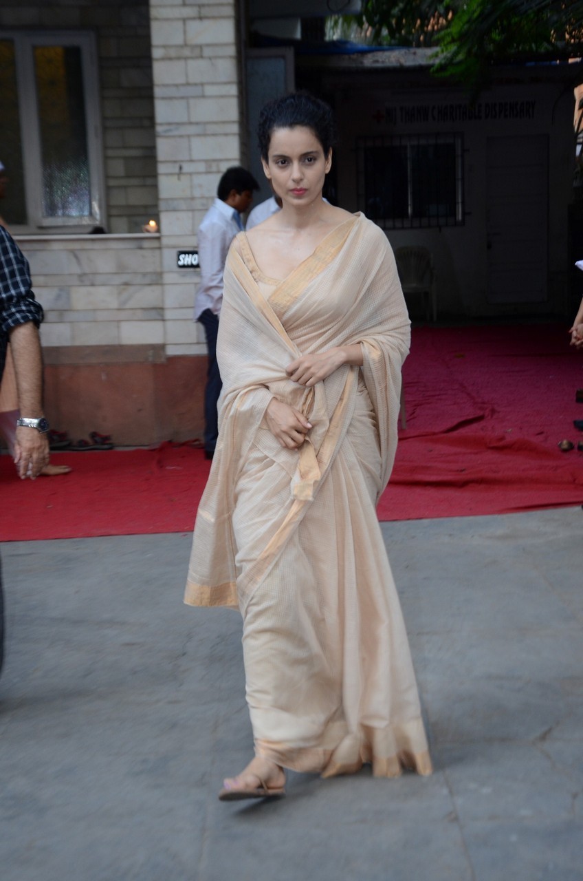 Madhur Bhandarkar Mother Condolence Meet - 39 / 85 photos