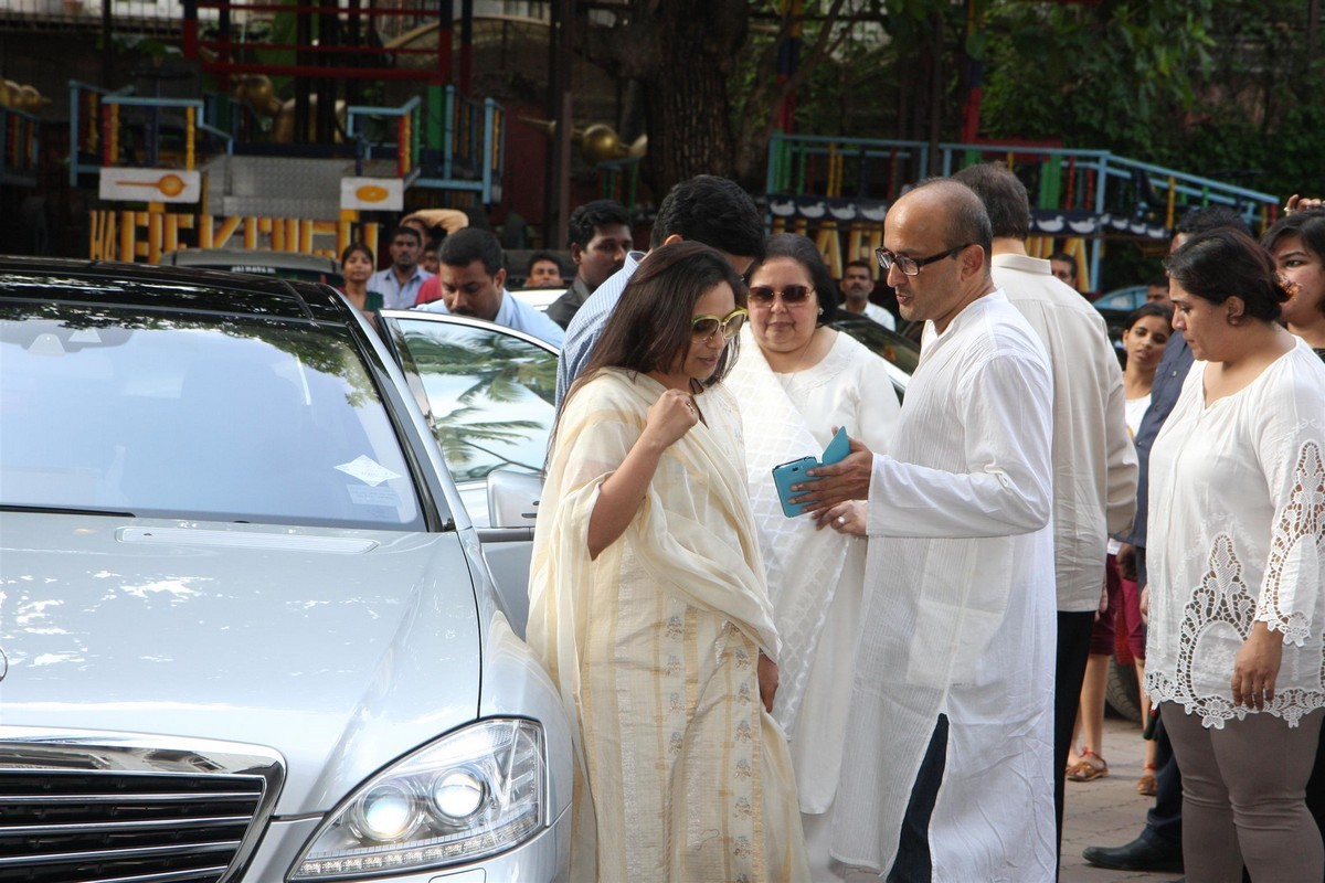 Madhuri Dixit Father Prayer Meet - 1 / 63 photos