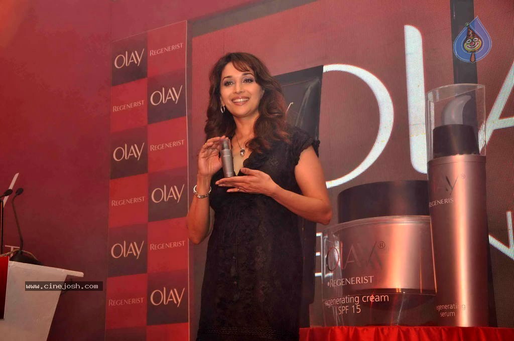 Madhuri Dixit Launches Olay Regenerist - 20 / 30 photos