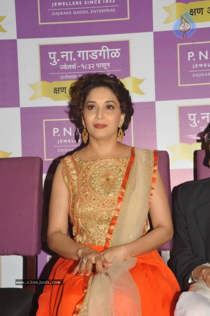 Madhuri Dixit Nene at Kshan Ala Bhagyachya 2013 Event - 61 / 75 photos