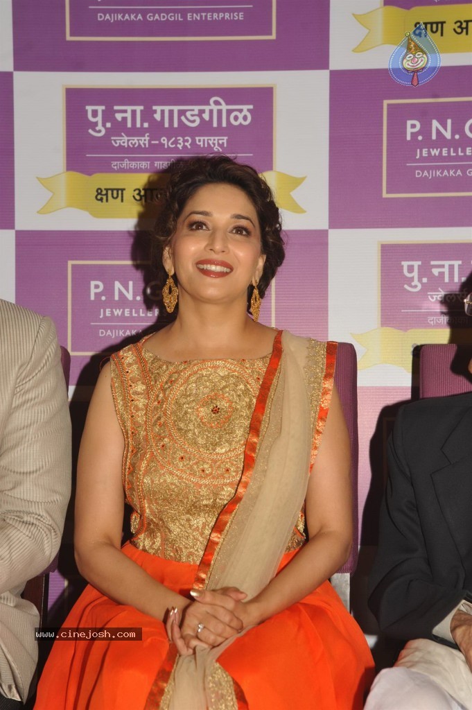 Madhuri Dixit Nene at Kshan Ala Bhagyachya 2013 Event - 73 / 75 photos