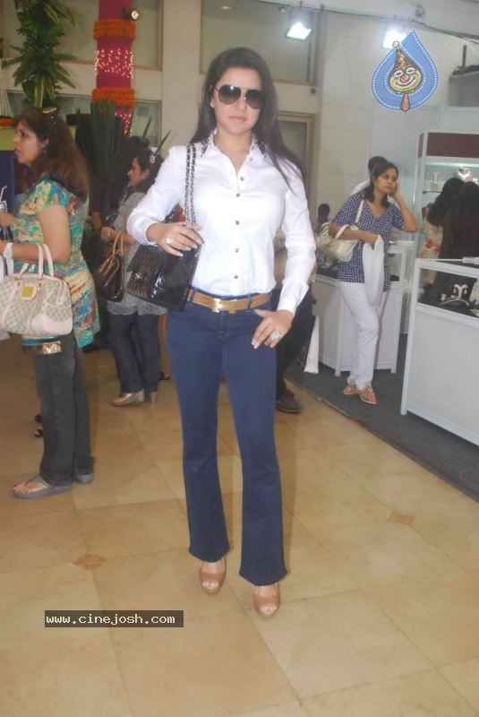 Mana Shetty Araaish Shopping Soiree Event - 20 / 65 photos