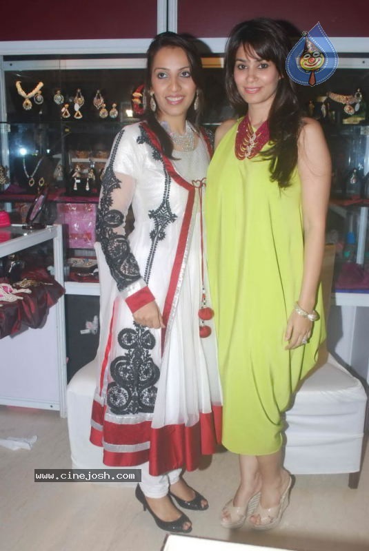 Mana Shetty Araaish Shopping Soiree Event - 39 / 65 photos