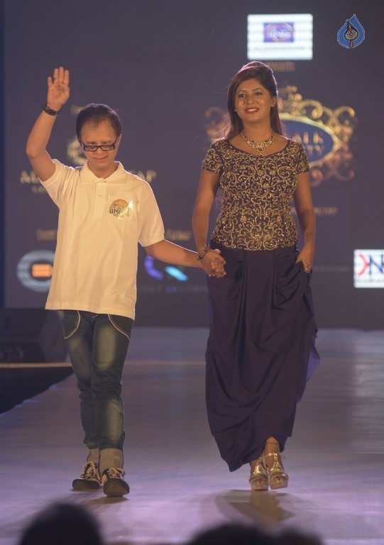 Manali Jagtap's Star Walk Fashion Show - 40 / 57 photos