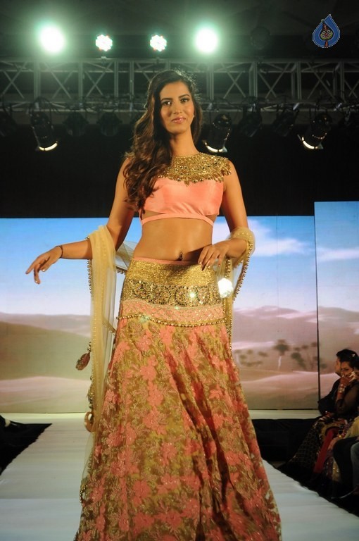 Manasvi Mamgai at Charmi Shah Fashion Event - 2 / 21 photos