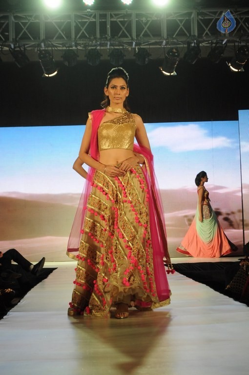 Manasvi Mamgai at Charmi Shah Fashion Event - 17 / 21 photos