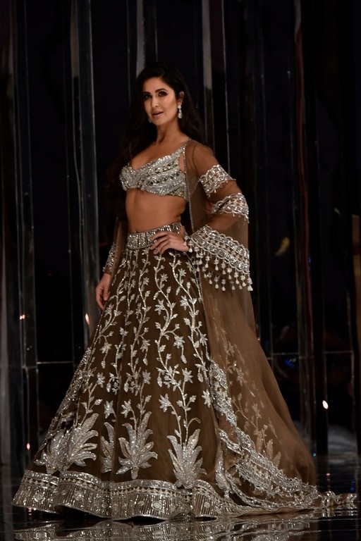 Manish Malhotra Couture Show 2018 - 16 / 38 photos