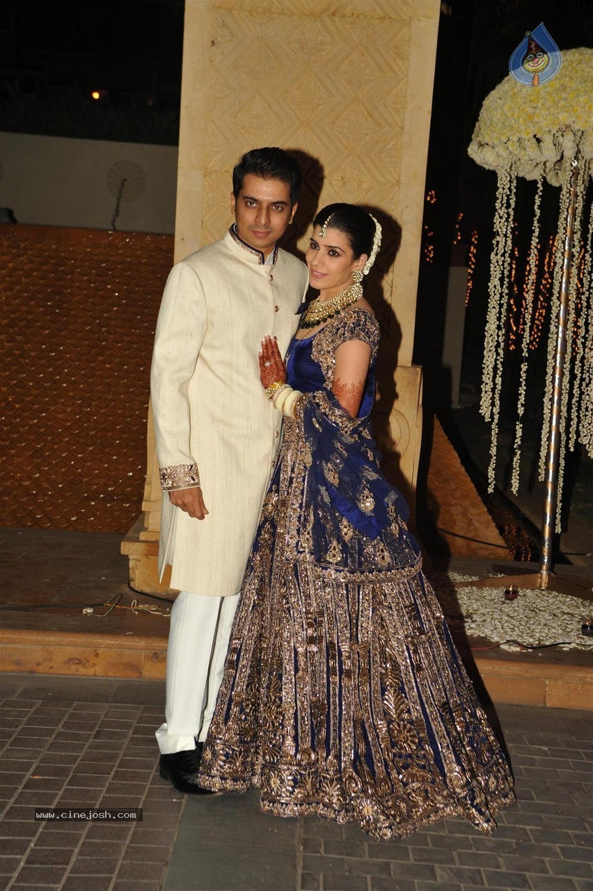 Manish Malhotra Niece Riddhi Malhotra Wedding Reception - 79 / 125 photos