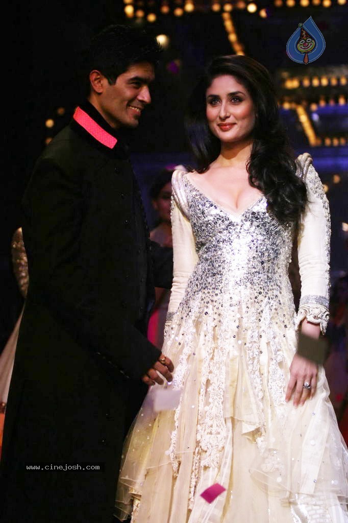Manish Malhotra Show at LFW 2011 - 3 / 31 photos
