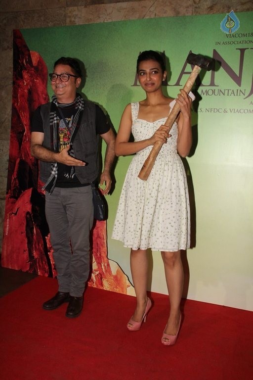 Manjhi The Mountain Man Special Show Photos - 31 / 42 photos