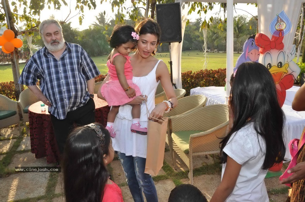 Manoj Bajpai Children Bday Bash - 10 / 57 photos