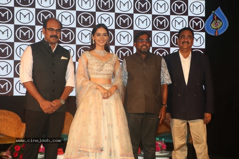 Manushi Chhillar At Press Conference Of Malabar Jewellery Event - 3 / 9 photos