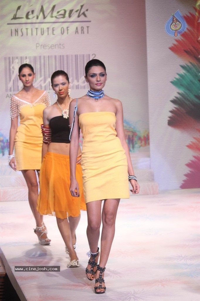 Marque 13 Fashion Show - 5 / 67 photos