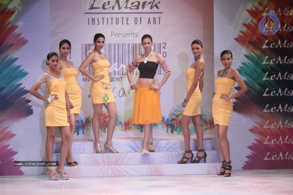 Marque 13 Fashion Show - 50 / 67 photos