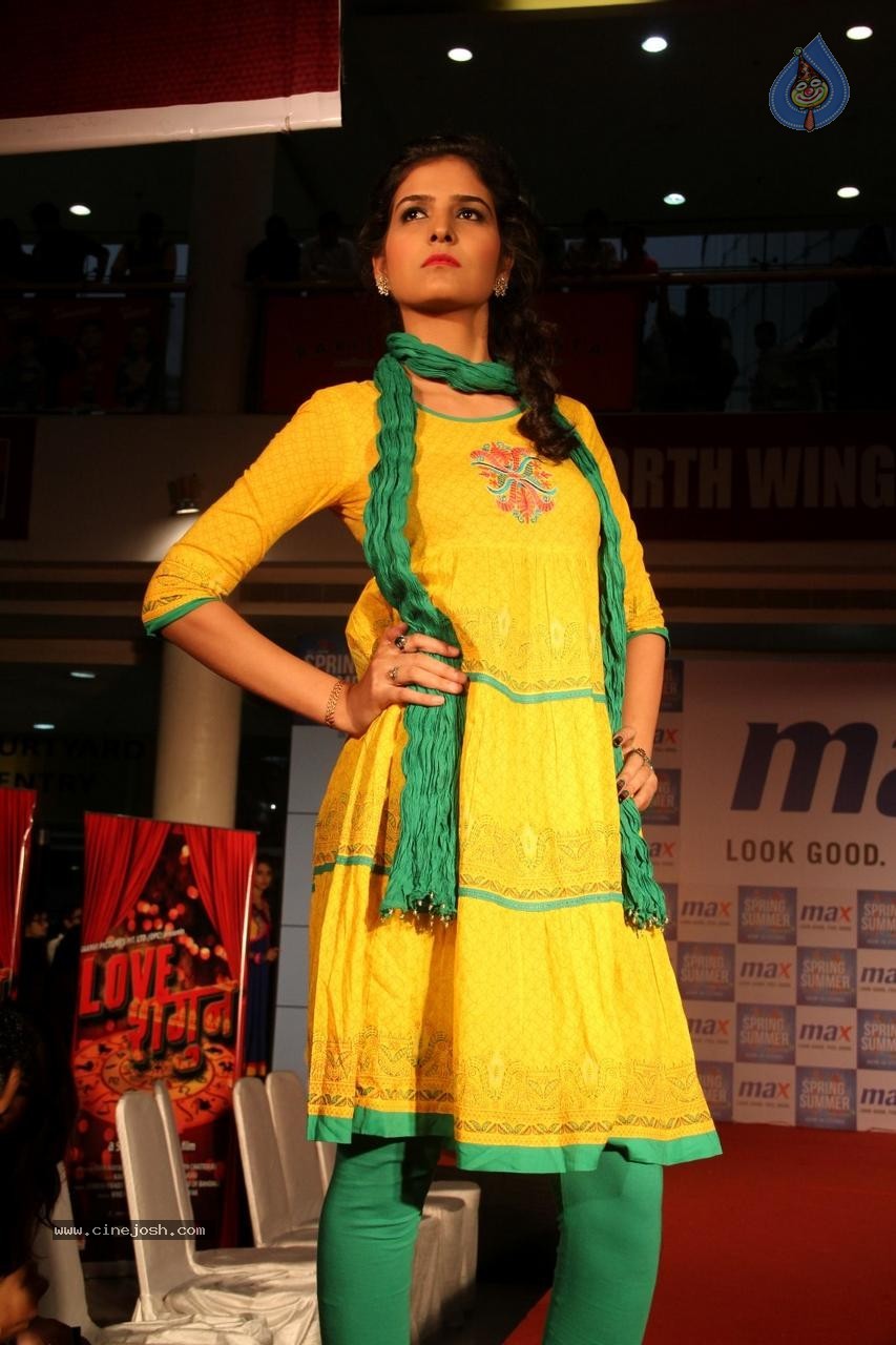 Max Summer Collection 2015 Launch Fashion Show - 92 / 112 photos