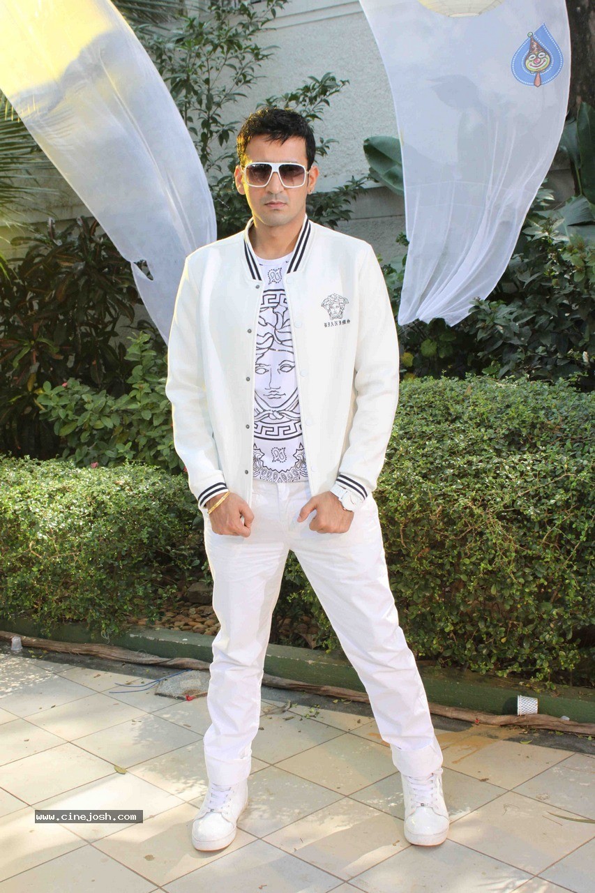 Meet Brothers at Ishq Ne Crazy Kiya Hai On Location - 9 / 44 photos